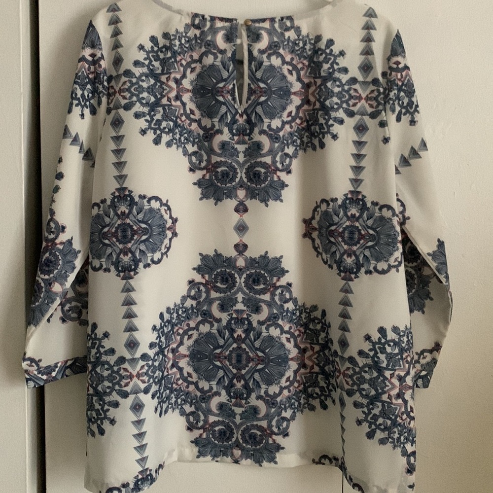 Kenar White and Blue Printed Blouse Size XL EUC - Picture 10 of 10